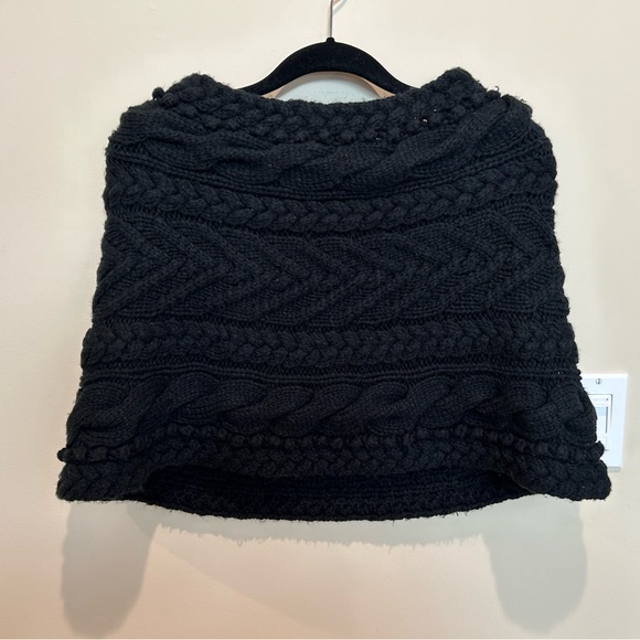 GUC SAN DIEGO Hat Co knit shrug/shawl - Picture 2 of 4